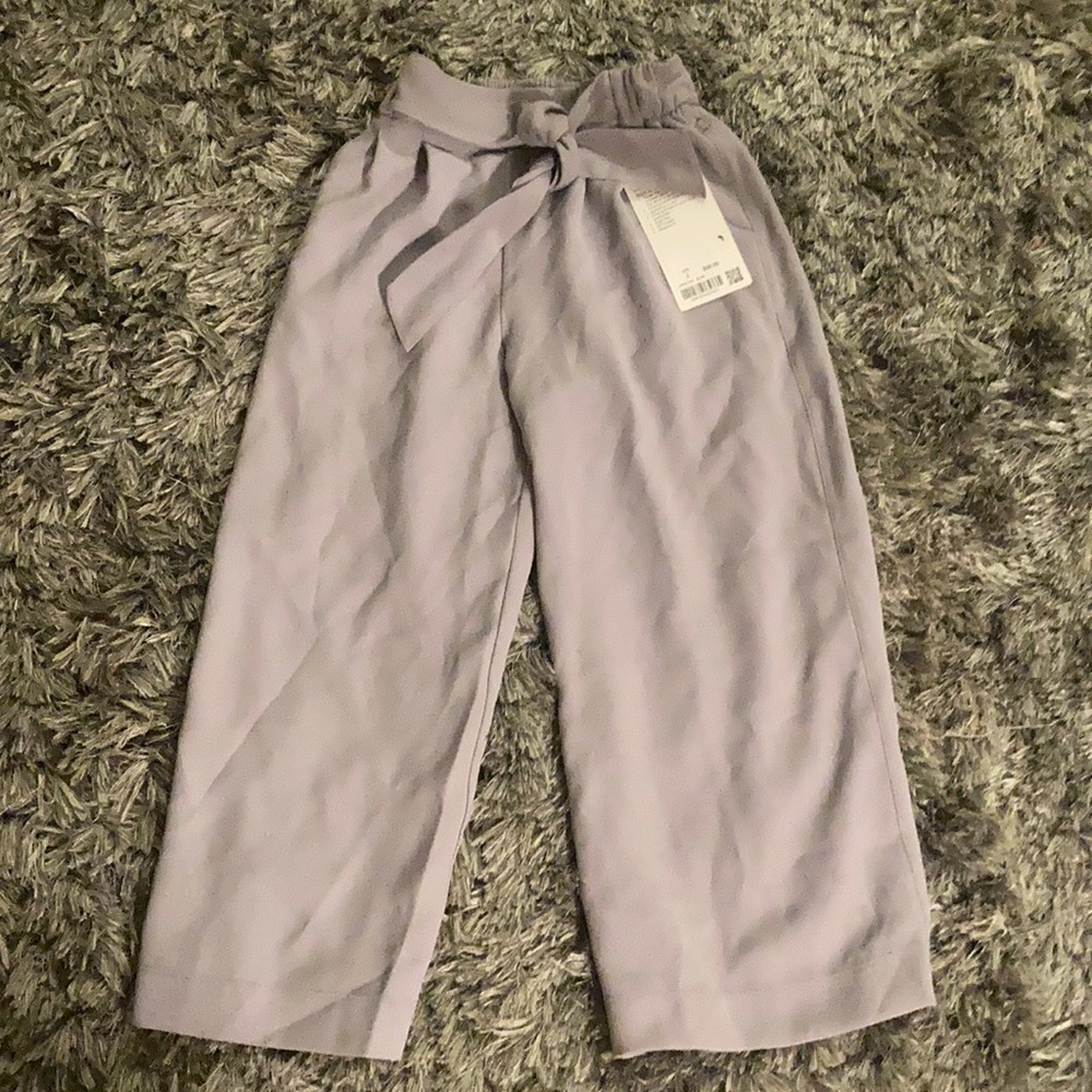 Lululemon Noir Crop